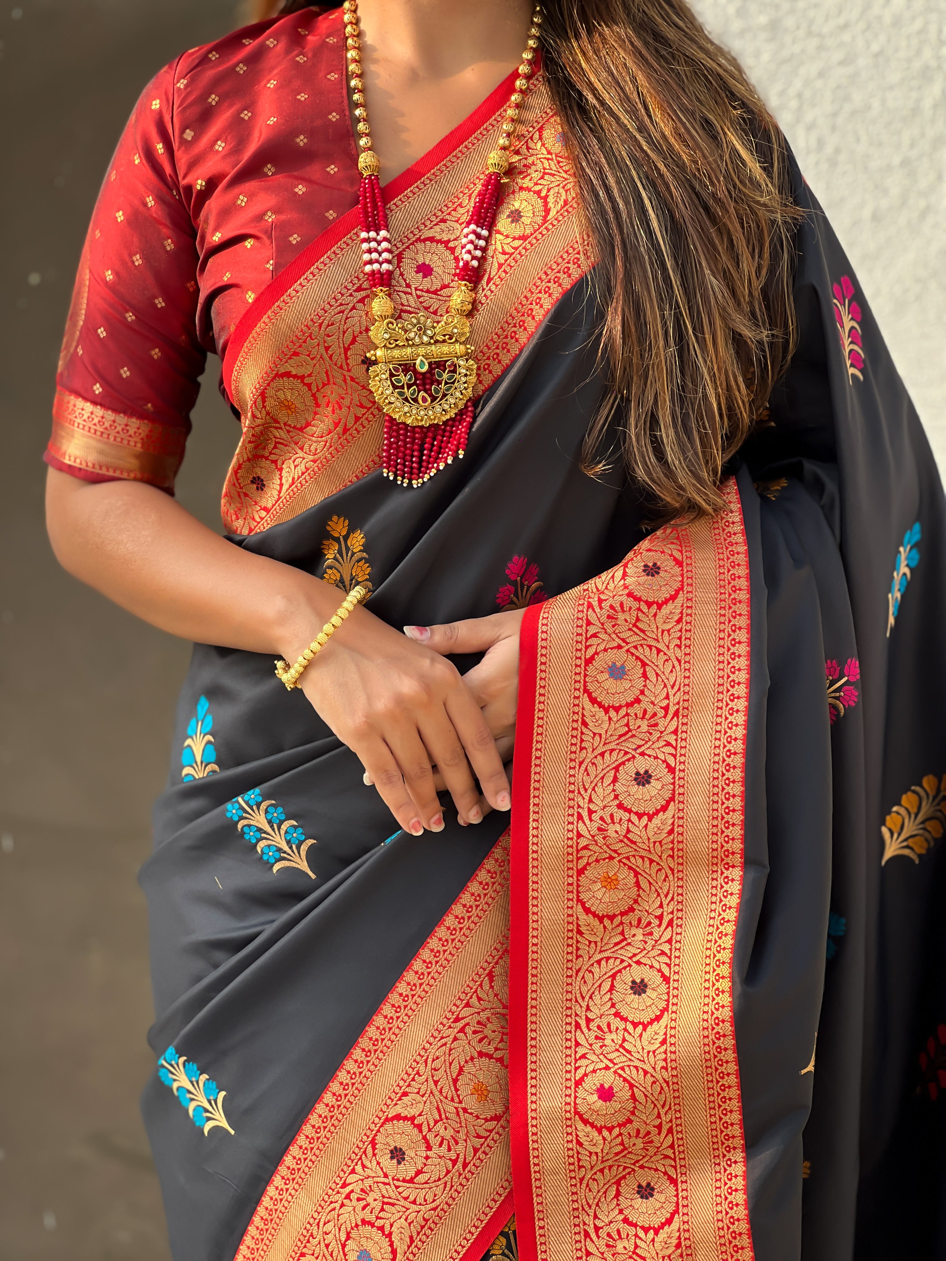 Black Soft Silk Saree with Flower Butta Meenakari Zari Woven Saree