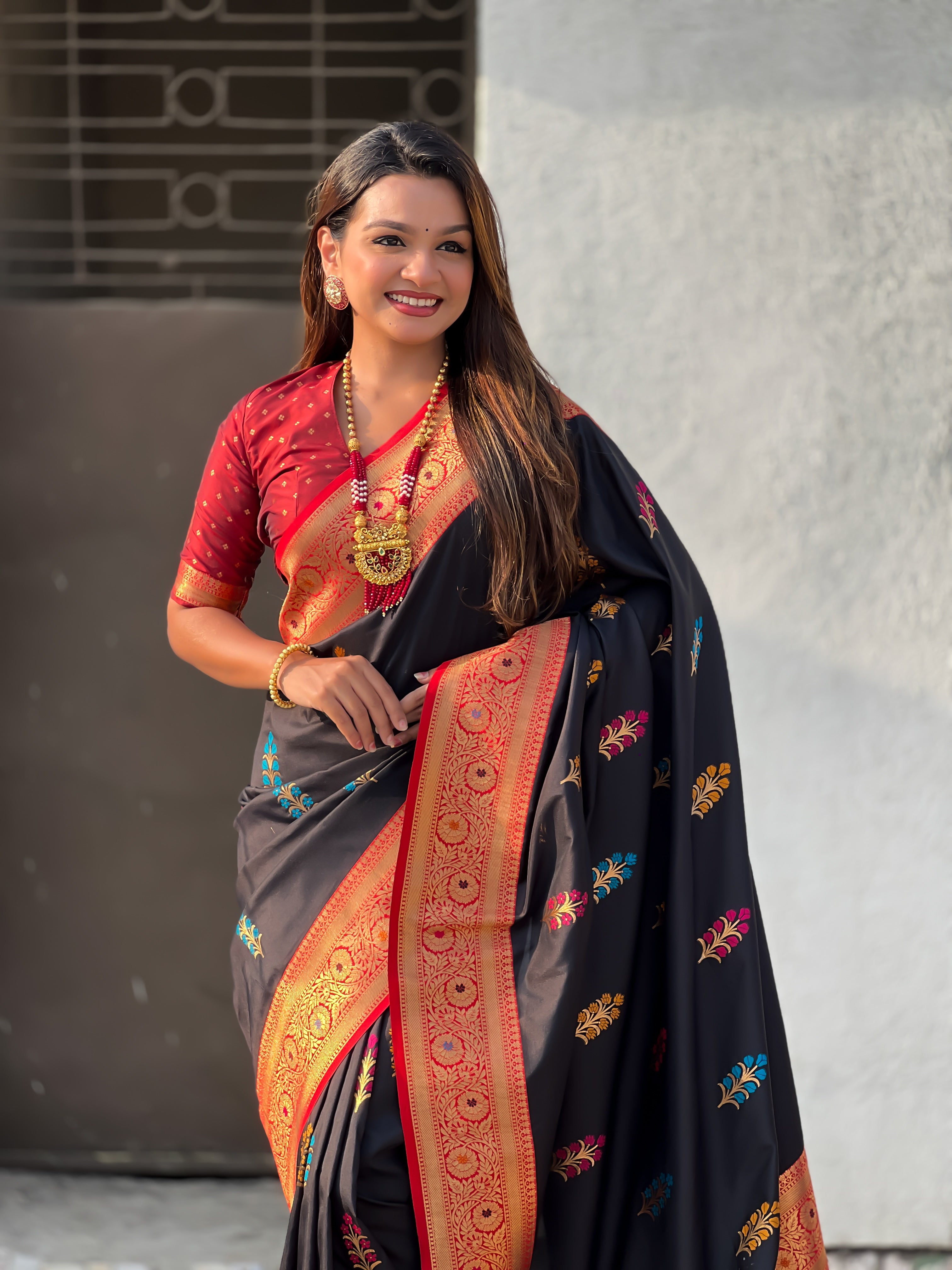 Black Soft Silk Saree with Flower Butta Meenakari Zari Woven Saree