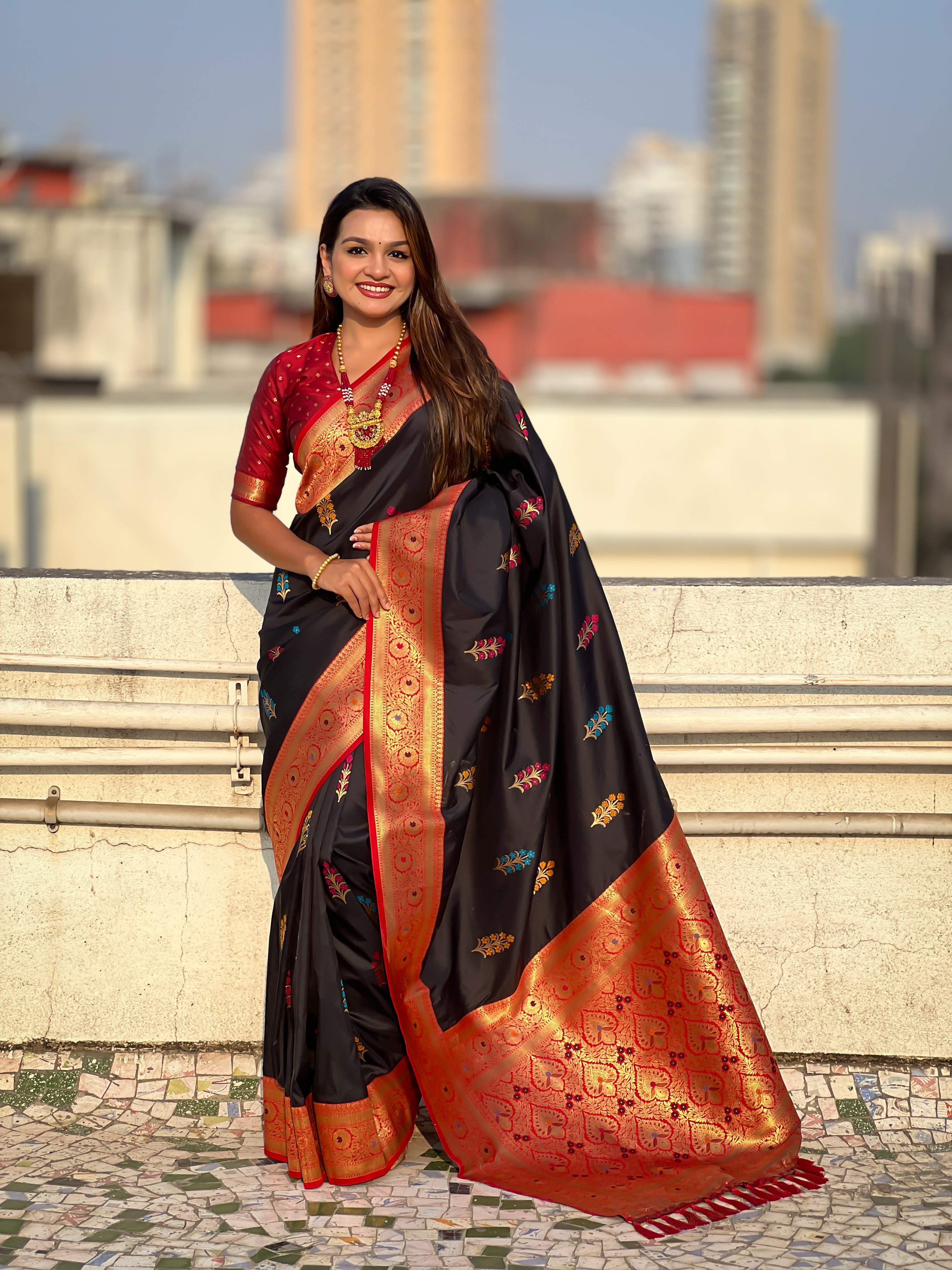Black Soft Silk Saree with Flower Butta Meenakari Zari Woven Saree